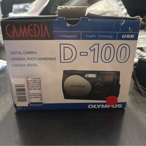 Olympus Camedia D-510 Zoom Digital Camera 2.1MP 3x Optical Tested w/ Card